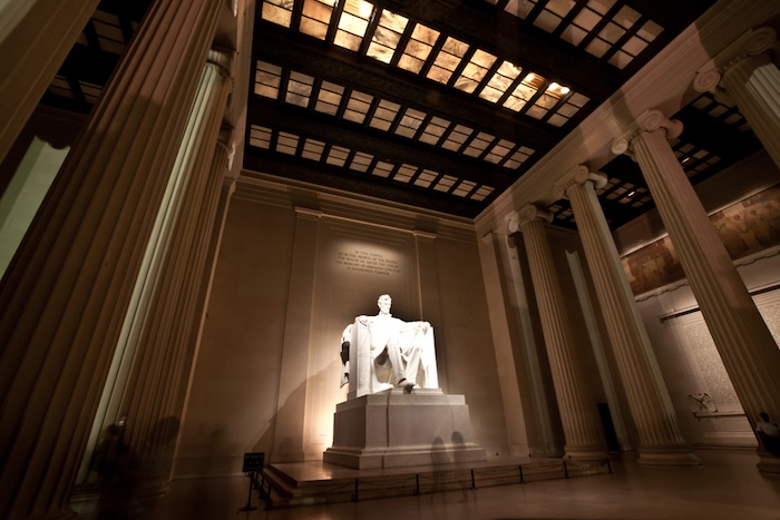 Lincoln Memorial Vandalized: Statue Temporarily Shut Down ...