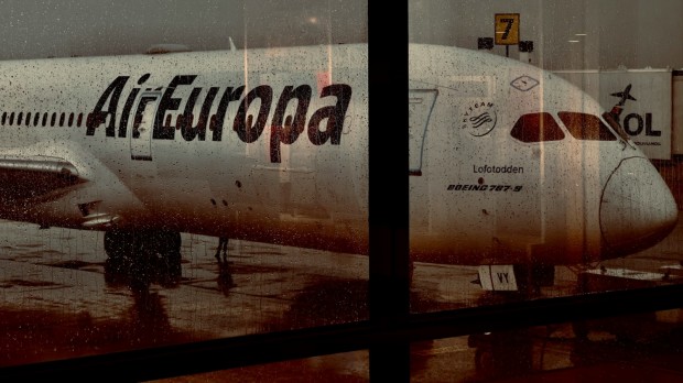 Strong Turbulence Forces Air Europa Plane to Land, 30 Injured
